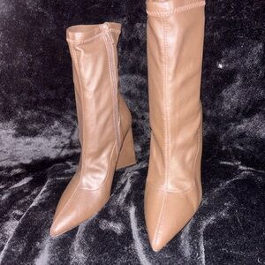 ✨ Forever 21 Taupe Pointed-Toe Sock Boots – Size 6 ✨